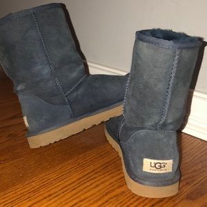 Woman’s UGG BOOTS navy blue